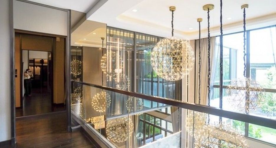 For sale 4 bedrooms house in Saphan Sung, Bangkok