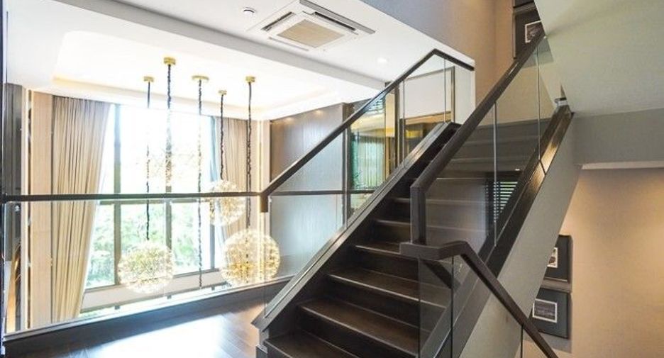 For sale 4 bedrooms house in Saphan Sung, Bangkok