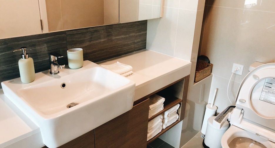 For sale 1 bed condo in Si Racha, Chonburi
