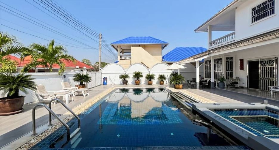 For sale 3 bedrooms villa in Cha Am, Phetchaburi