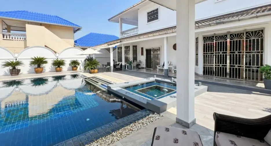 For sale 3 bedrooms villa in Cha Am, Phetchaburi