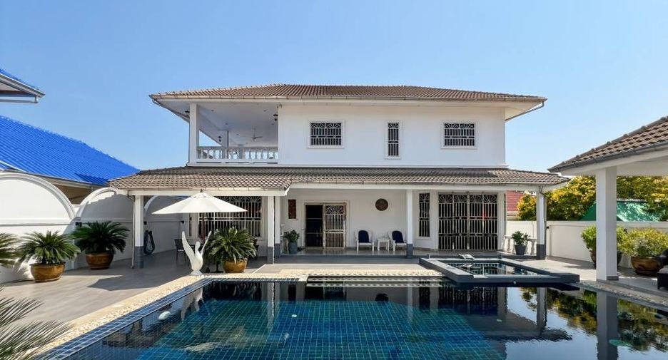 For sale 3 bedrooms villa in Cha Am, Phetchaburi