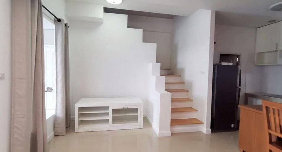 Casa adosada en alquiler de 3 habitaciones en San Sai, Chiang Mai
