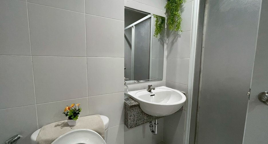 For sale studio condo in Mueang Samut Prakan, Samut Prakan