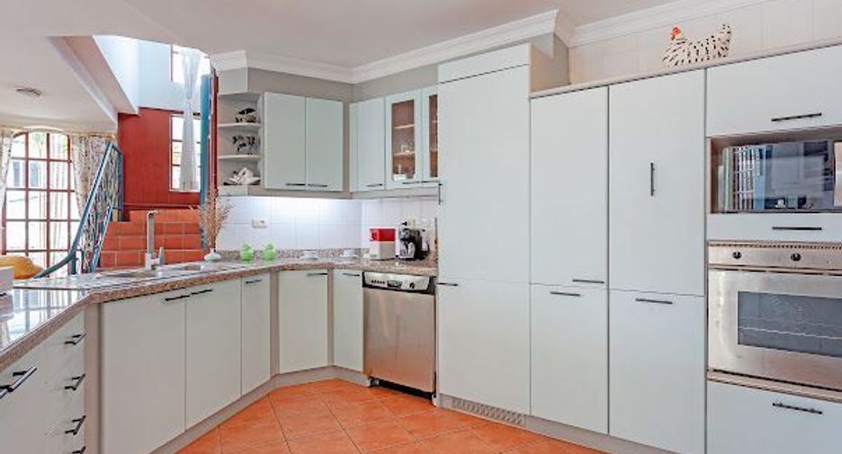 Villa en venta de 6 habitaciones en Bang Lamung, Chonburi