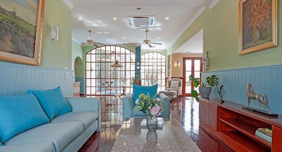 Villa en venta de 6 habitaciones en Bang Lamung, Chonburi