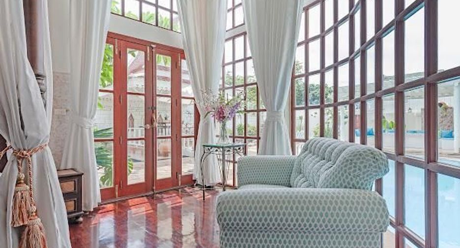Villa en venta de 6 habitaciones en Bang Lamung, Chonburi