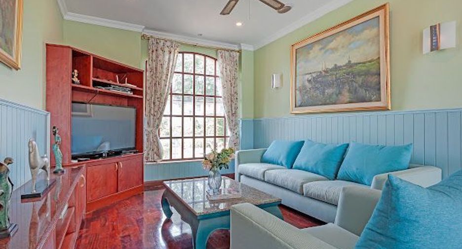 Villa en venta de 6 habitaciones en Bang Lamung, Chonburi