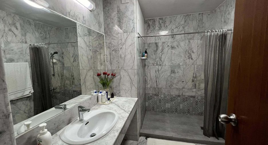 For sale and for rent 4 bedrooms townhouse in Suan Luang, Bangkok