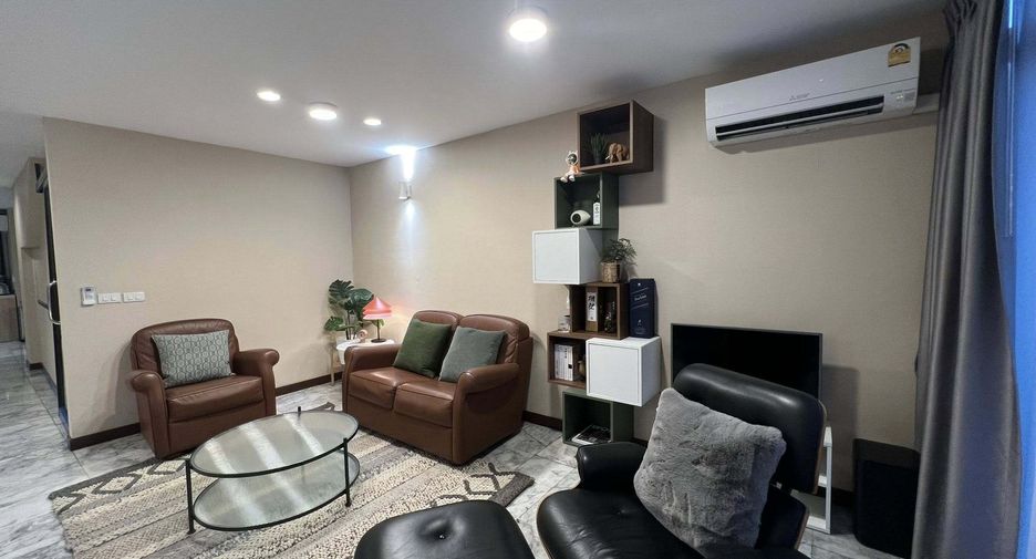 For sale and for rent 4 bedrooms townhouse in Suan Luang, Bangkok