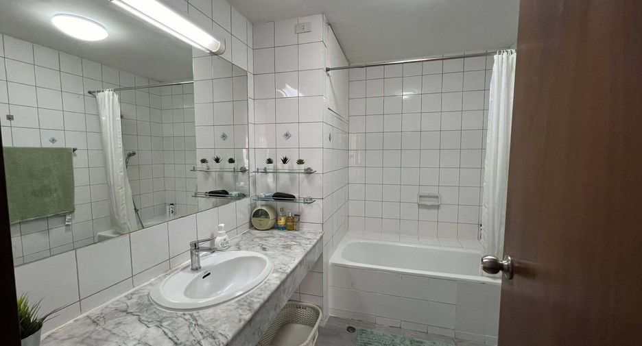 For sale and for rent 4 bedrooms townhouse in Suan Luang, Bangkok