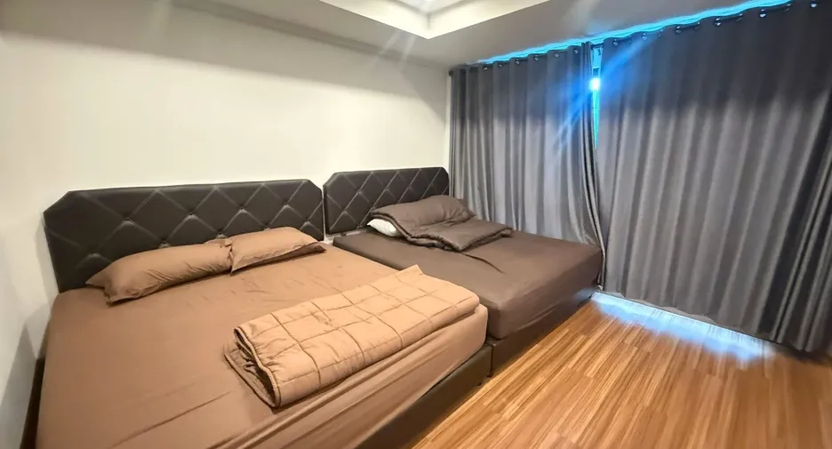 For rent 4 bedrooms townhouse in Mueang Chiang Mai, Chiang Mai
