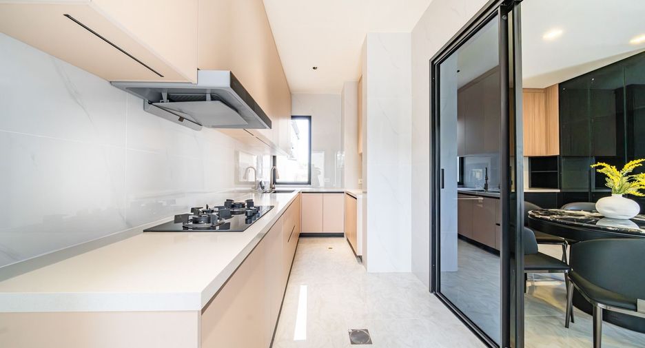 Haus zum Kauf mit 5 Zimmer in Bang Lamung, Chonburi