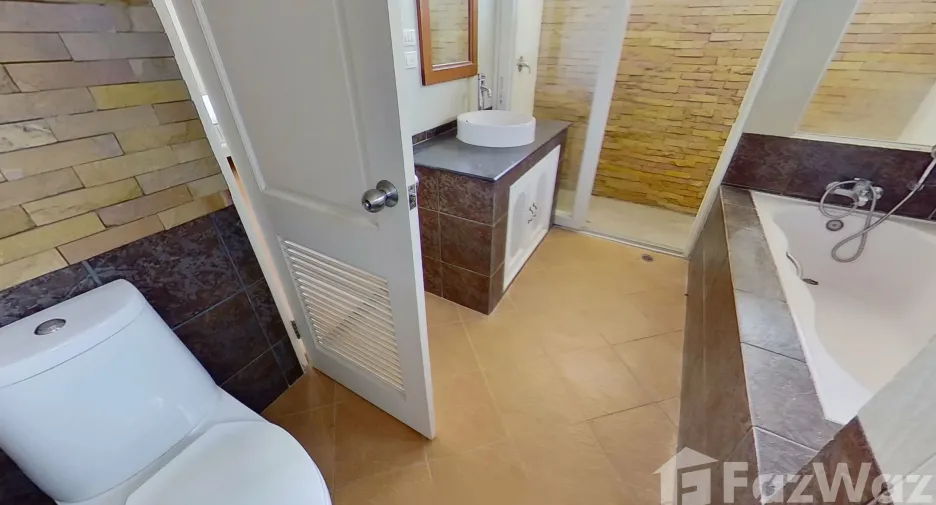 For sale 4 bedrooms house in Hang Dong, Chiang Mai