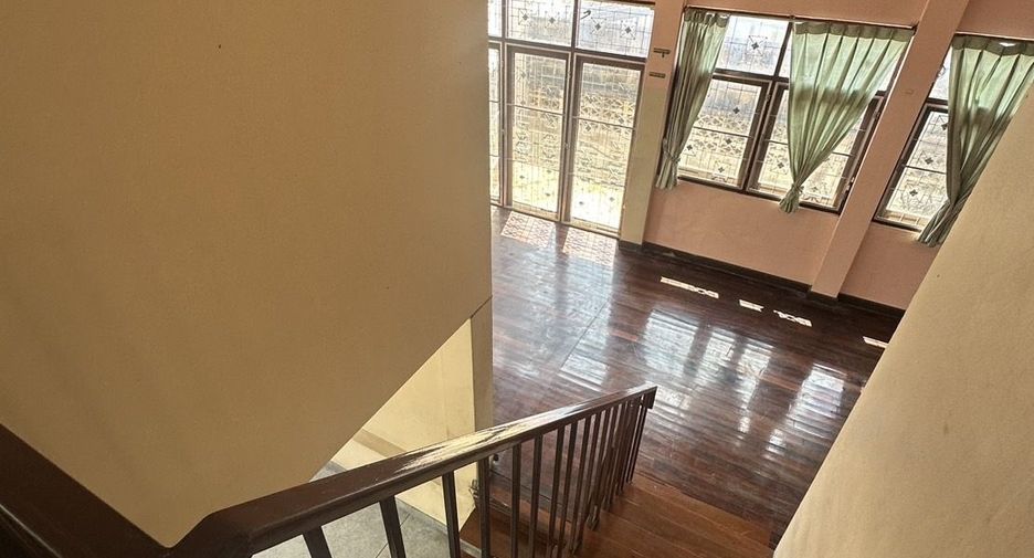 Casa en alquiler de 6 habitaciones en Mueang Chiang Mai, Chiang Mai
