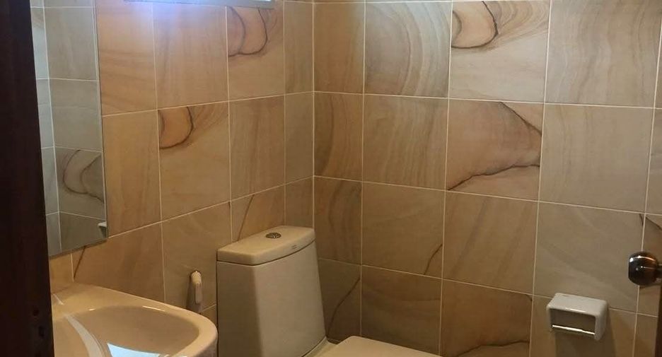 For sale 2 bedrooms townhouse in Mueang Chiang Mai, Chiang Mai