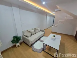 Casa adosada en alquiler de 4 habitaciones en Mueang Chiang Mai, Chiang Mai