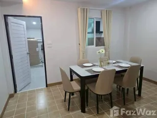 Casa adosada en alquiler de 4 habitaciones en Mueang Chiang Mai, Chiang Mai
