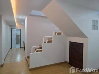 Casa adosada en alquiler de 4 habitaciones en Mueang Chiang Mai, Chiang Mai