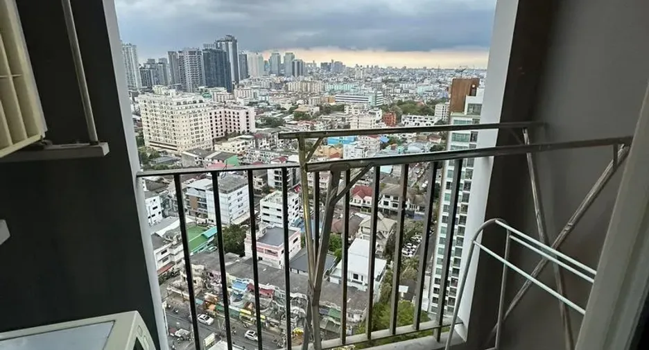 For sale studio condo in Huai Khwang, Bangkok