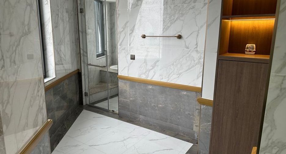 For sale 7 bedrooms condo in Khlong San, Bangkok