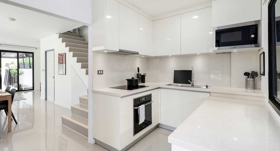 For rent 4 bedrooms townhouse in Ko Samui, Surat Thani