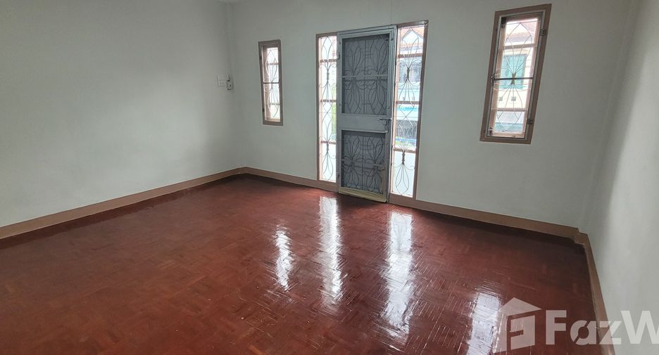For sale 3 bedrooms townhouse in Khlong Sam Wa, Bangkok