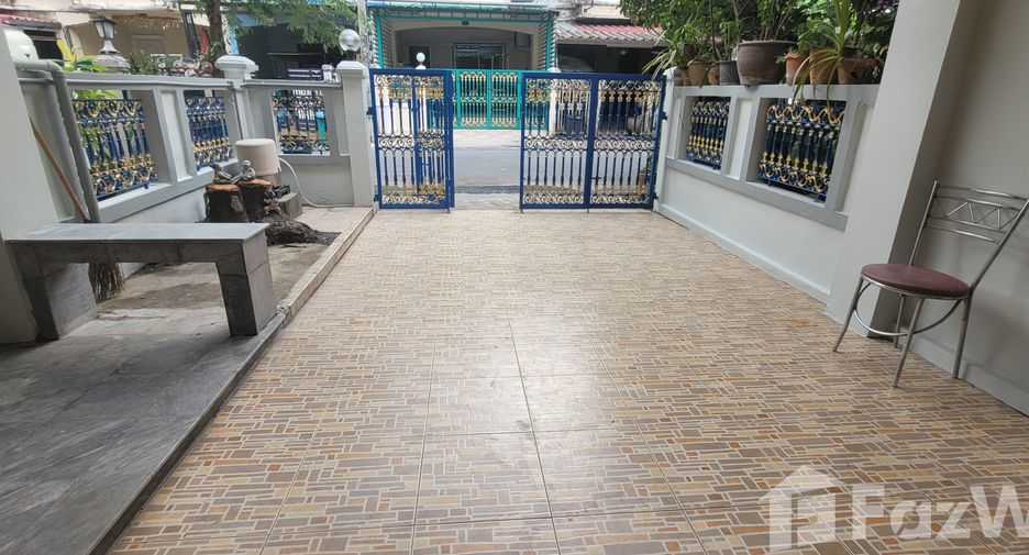 For sale 3 bedrooms townhouse in Khlong Sam Wa, Bangkok