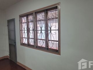 Casa adosada en venta de 3 habitaciones en Khlong Sam Wa, Bangkok