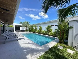 Villa en venta y en alquiler de 4 habitaciones en Mueang Phuket, Phuket