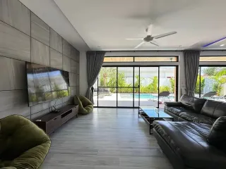 Villa en venta y en alquiler de 4 habitaciones en Mueang Phuket, Phuket