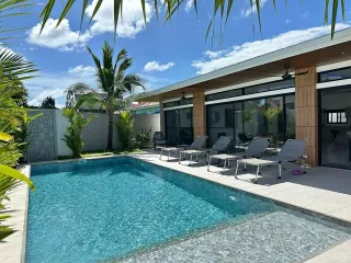 Villa en venta y en alquiler de 4 habitaciones en Mueang Phuket, Phuket