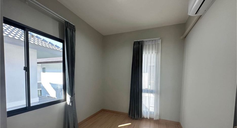 For rent 3 bedrooms house in Mueang Chiang Mai, Chiang Mai