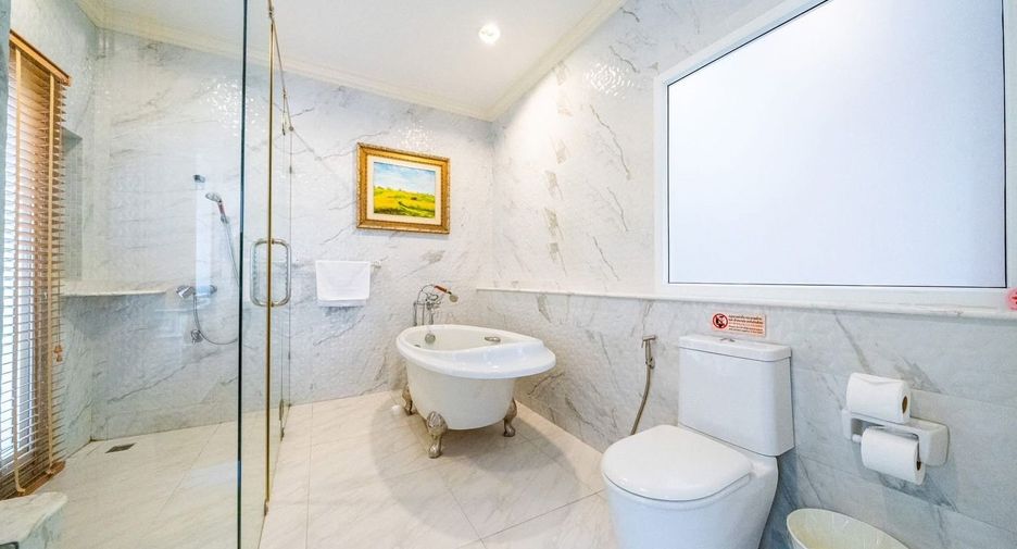 Villa zum Kauf mit 4 Zimmer in Bang Lamung, Chonburi