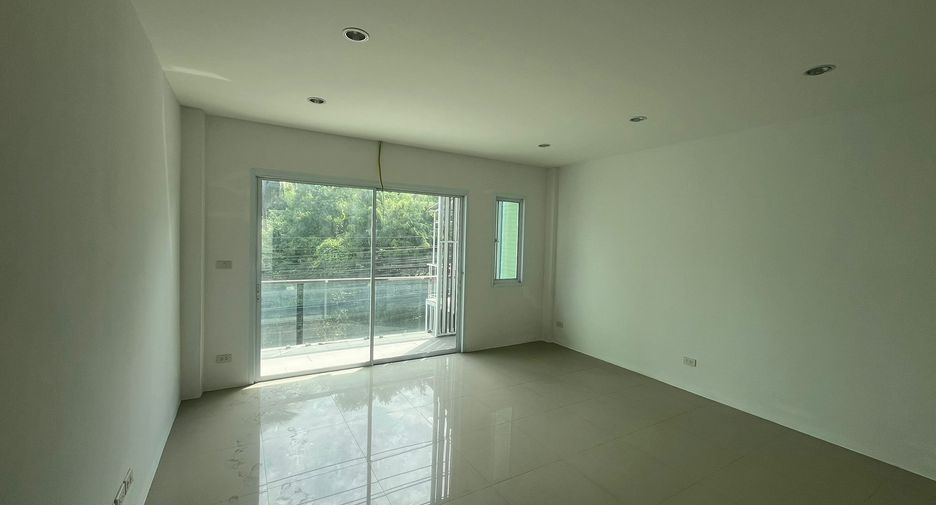 For sale 4 bedrooms townhouse in Ko Samui, Surat Thani