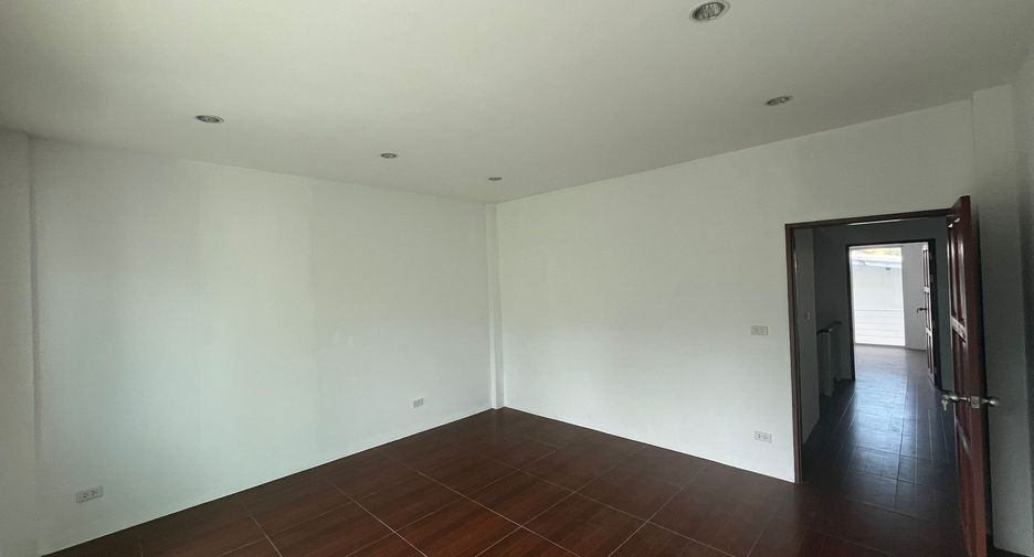 For sale 4 bedrooms townhouse in Ko Samui, Surat Thani