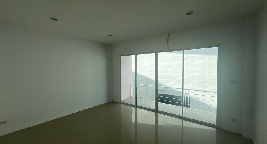 For sale 4 bedrooms townhouse in Ko Samui, Surat Thani