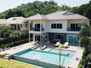 For rent 4 bedrooms villa in Hua Hin, Prachuap Khiri Khan