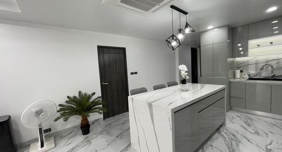Продажа и аренда 3 спальни кондо в Катху, Пхукет