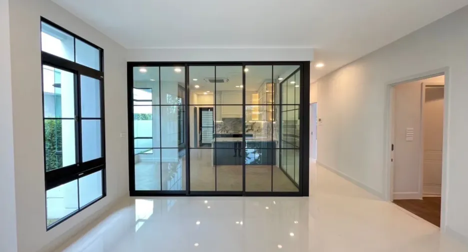 À vendre et à louer 5 chambres maison à Saphan Sung, Bangkok