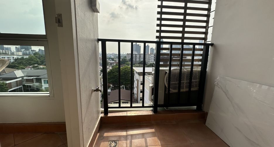 For sale studio condo in Phra Khanong, Bangkok