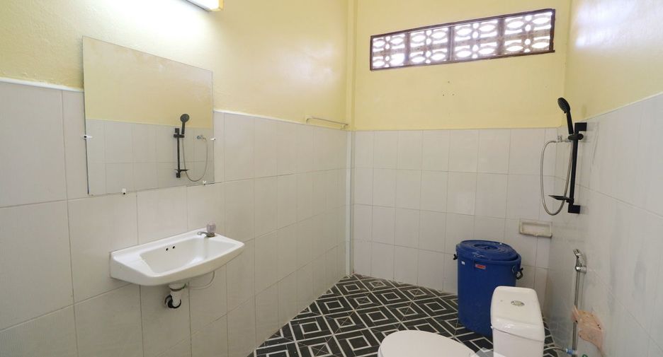 For sale 6 bedrooms house in Mueang Kalasin, Kalasin