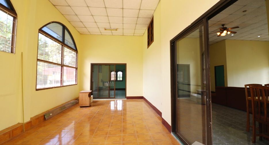For sale 6 bedrooms house in Mueang Kalasin, Kalasin