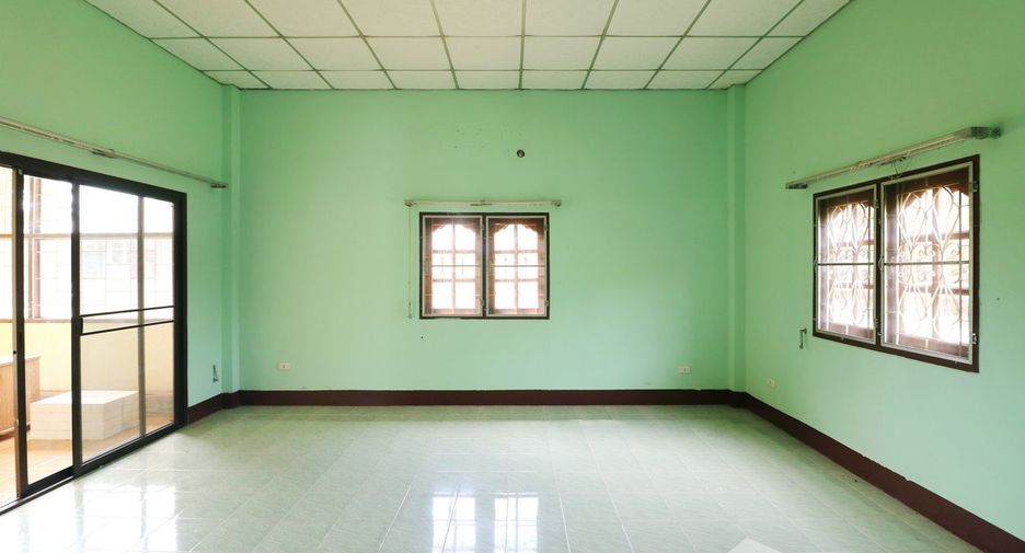 For sale 6 bedrooms house in Mueang Kalasin, Kalasin