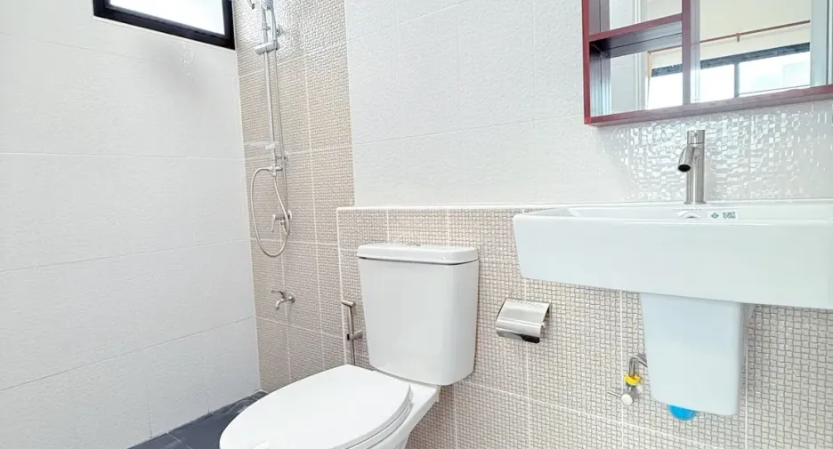 À vendre et à louer 5 chambres maison à Mueang Chiang Mai, Chiang Mai