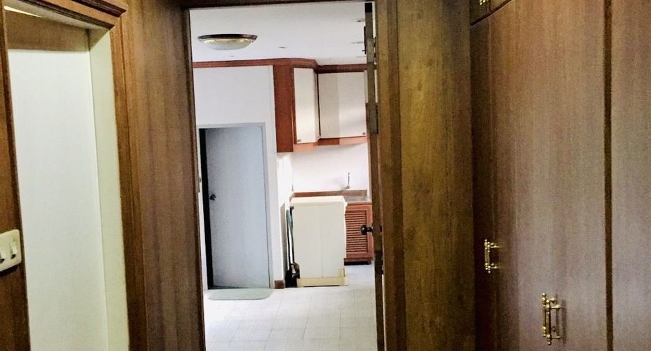 For sale 3 bedrooms house in Saraphi, Chiang Mai