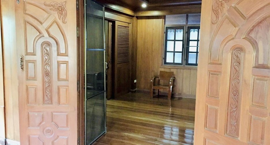 For sale 3 bedrooms house in Saraphi, Chiang Mai