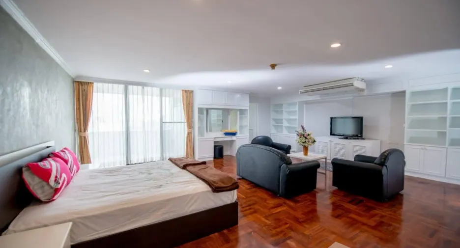 Condo en venta y en alquiler de 3 habitaciones en Watthana, Bangkok