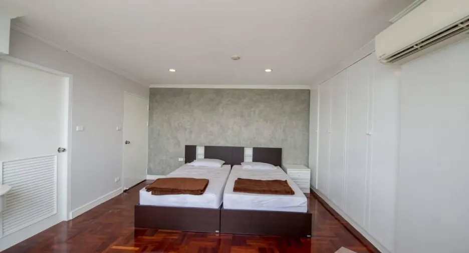 Condo en venta y en alquiler de 3 habitaciones en Watthana, Bangkok