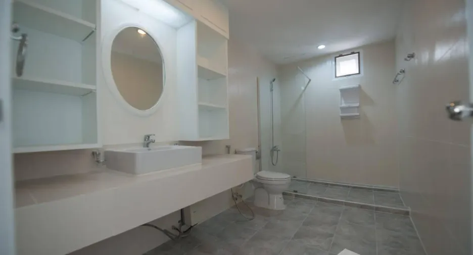 Condo en venta y en alquiler de 3 habitaciones en Watthana, Bangkok